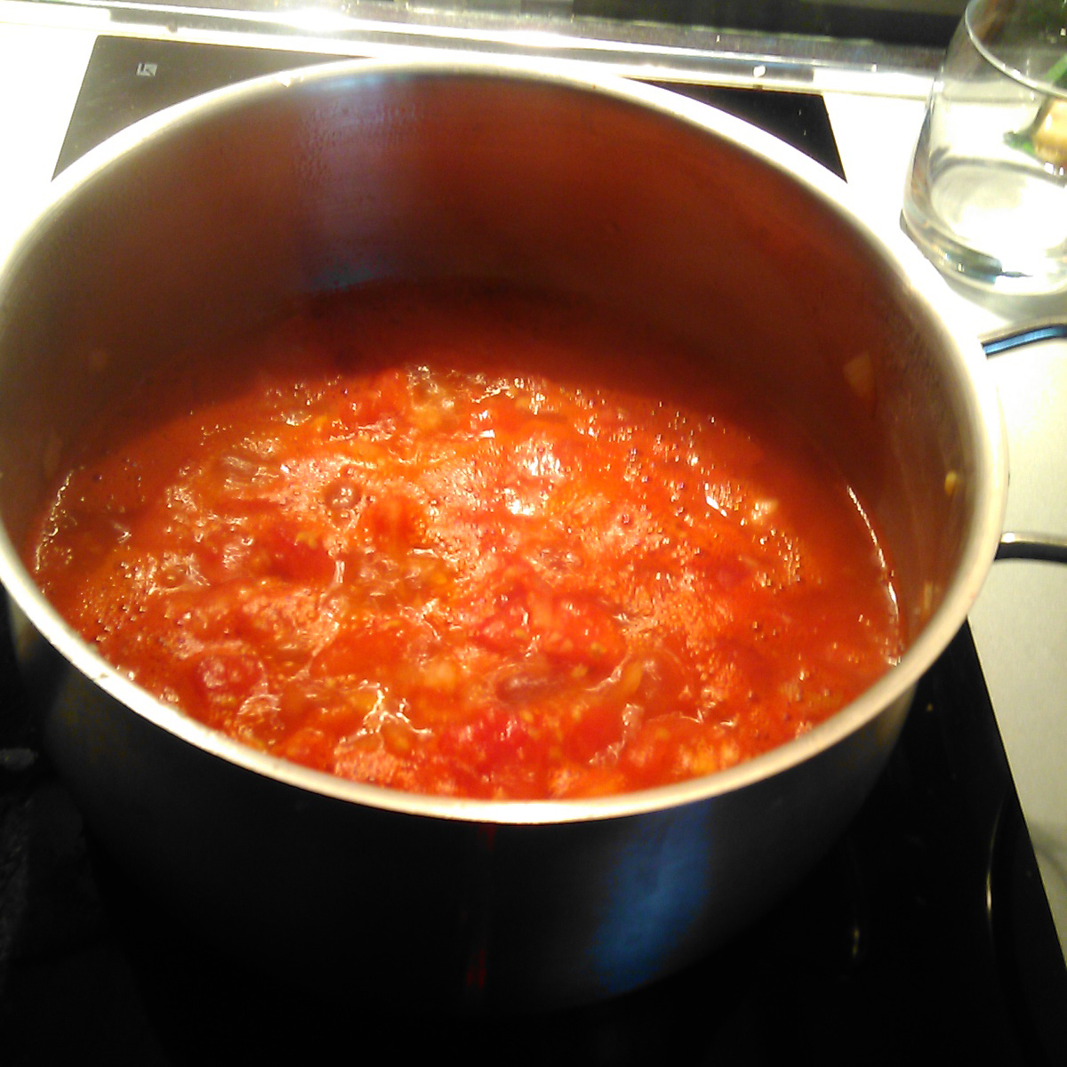 Ukusna pasta u paradajz sosu