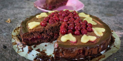 Čokoladna torta s višnjama i marcipanom