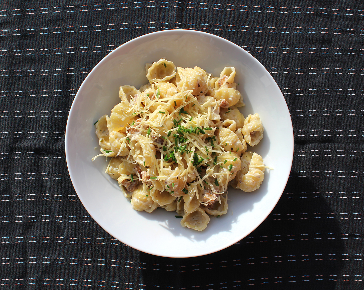 Lazy vegan man carbonara