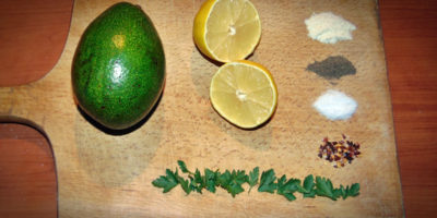 Raw avocado paste