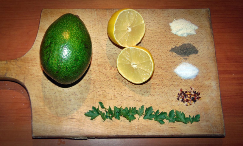 Raw avocado paste